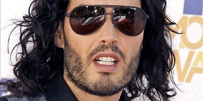 Syuting Film, Russell Brand Cium Alkohol