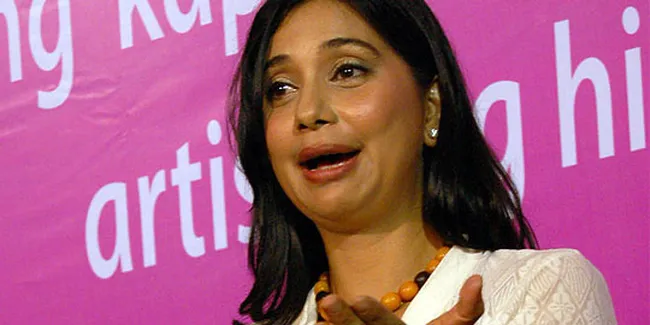 Ayu Azhari Dihina Lewat Facebook!