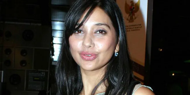 Ayu Azhari Takkan Lapor Polisi