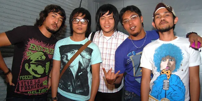 Seventeen Meriahkan Hari Pahlawan di Surabaya