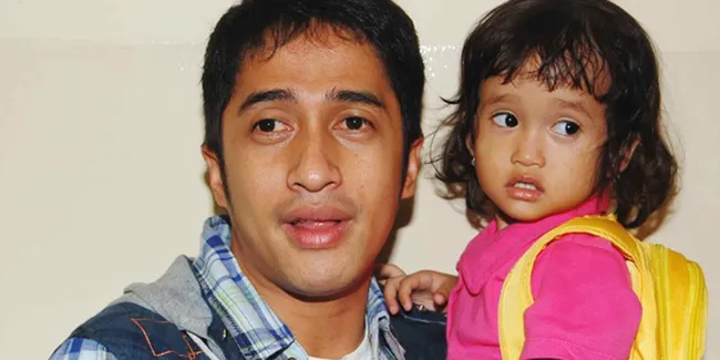 Irfan Hakim Memohon Anak Lelaki di Mekkah