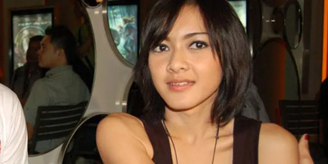 Richa Novisha Bubuhkan Tato Kasih Sayang di Tangan