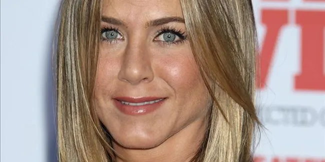 Jennifer Aniston Bakal Tebar Pesona ke Robert Pattinson