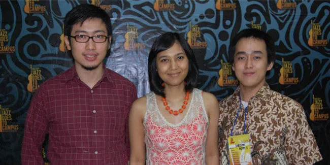 Shadow Puppets Menarik Perhatian Penonton