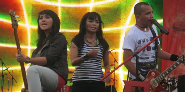 Kerabat Kotak Kumandangkan Indonesia Raya