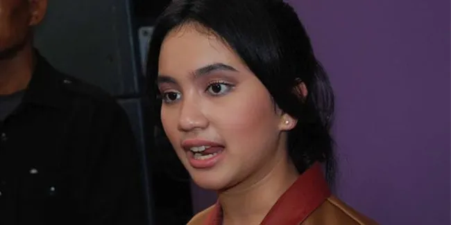 Rachel Amanda Suka Bawa Buku ke Lokasi Syuting