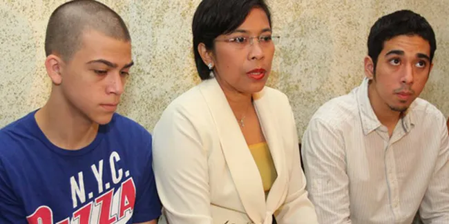 Ketiga Anak Ayu Tinggal di Rumah Pengacara