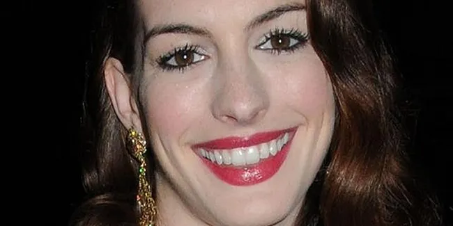 Anne Hathaway - Julie Andrews Bakal Jadi Tamu 'GLEE'