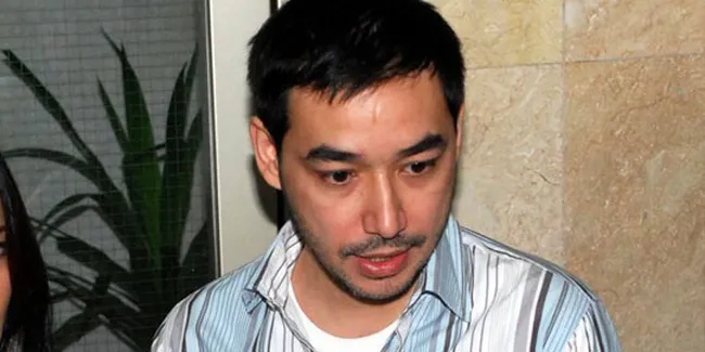 Suami Cut Tari Tidak Hadir Juga di Sidang Ariel