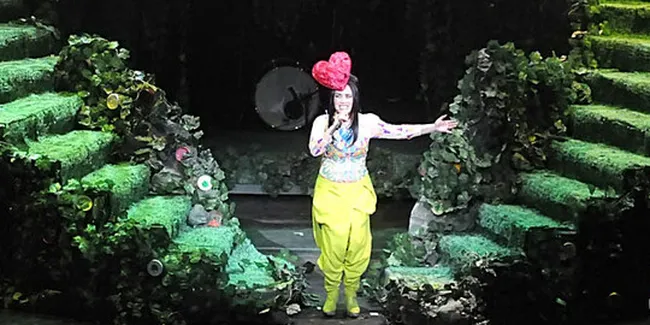 Setting Panggung Titi DJ, Pukau Penonton