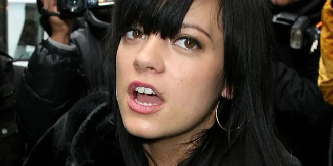 Lily Allen Mimisan Selama 16 Jam!