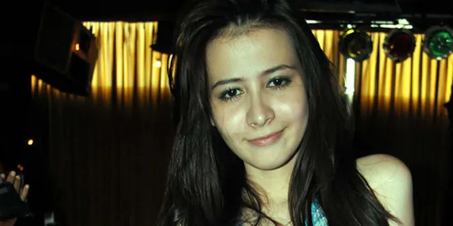 Rina Diana: Ciuman di Film Kenapa Nggak?