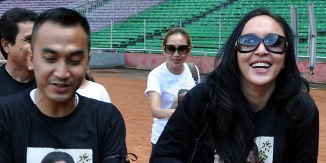 Rico Ceper Motivasi Angie Lewat Bola