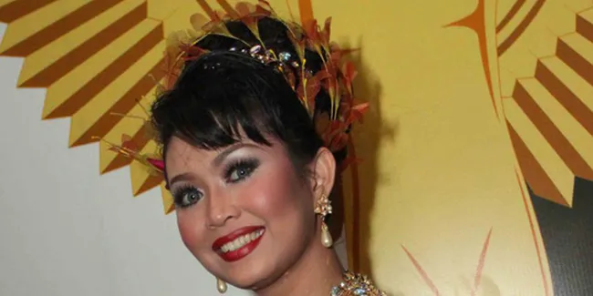 Ratna Listy Jadi Komunitas Suku Pedalaman