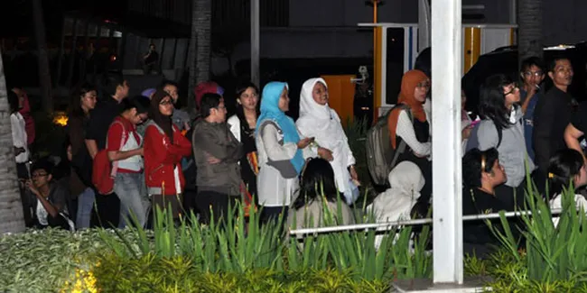 Antrian Tiket Kahitna Mengular