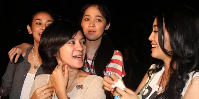 Break Syuting, Enno Lerian Dkk 'Berburu' Bruno Mars