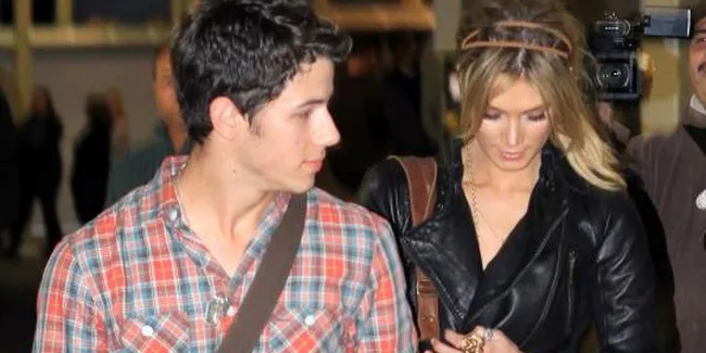 Nick Jonas Pacari Delta Goodrem?