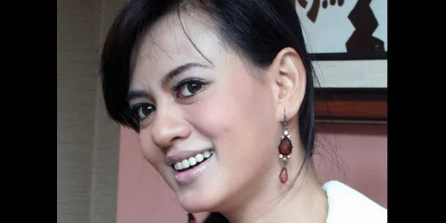 Yeyen Lidya Tak Pernah Seberani Pose Syahrini