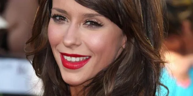 Jennifer Love Hewitt Terpilih Jadi Aktris Terburuk