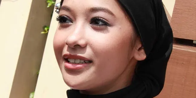 Poppy Bunga Jaga Privasi Pernikahan Puput Melati