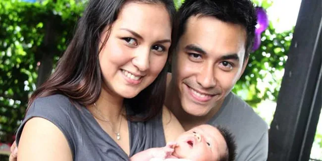 Darius Sinathrya Ciptakan Lagu Untuk Anak Ketiga