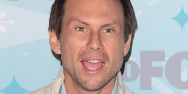 Sebutir Peluru Bersarang di Kepala Christian Slater