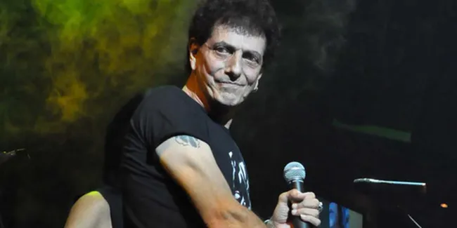 God Bless, Si Tua Yang Masih Ber-Jalu