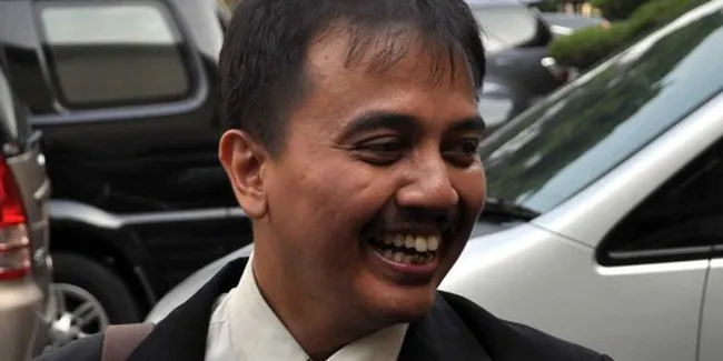 Roy Suryo Ragukan Foto Gita Merokok