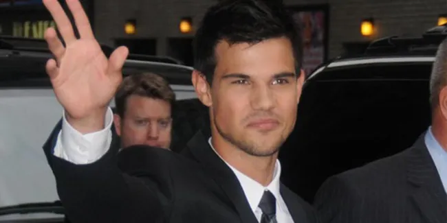 Taylor Lautner Jomblo Lagi!