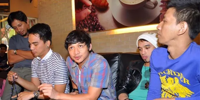 Main Film, Ungu Persiapan Khusus 1 Bulan