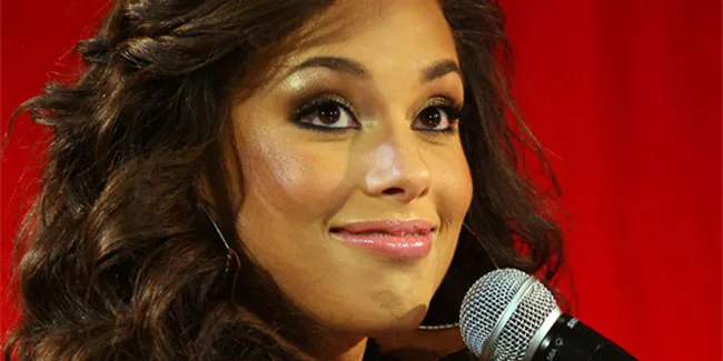 Alicia Keys Pimpin Konser Untuk George Harrison