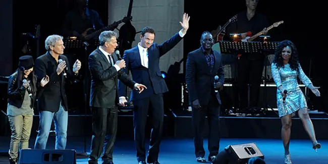 Suguhan All In One di Konser David Foster