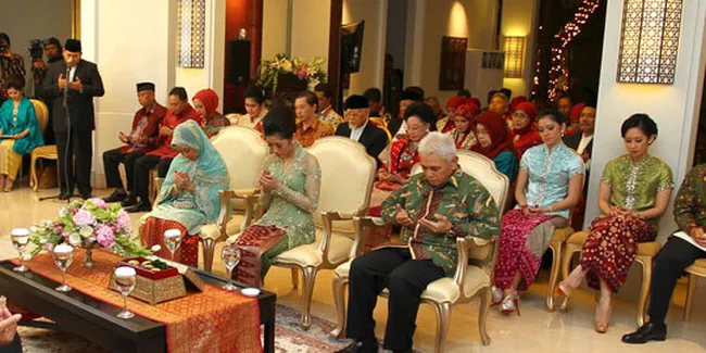 Usai Pengajian, Aliya Jalani Prosesi Siraman