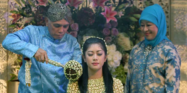 Siraman Aliya Penuh Haru dan Khidmat