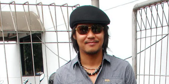 Ernest: Sarah Kurang Mampu Berjalan Dengan Cokelat