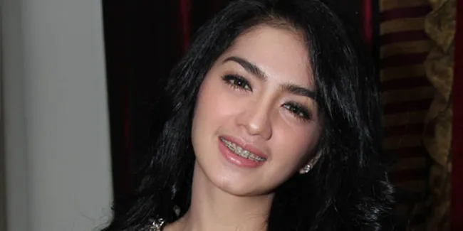 Syuting Lagi, Angel Karamoy Didukung Suami