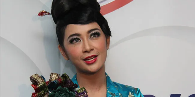 Uut Bakal Umroh Demi kelancaran Pernikahannya