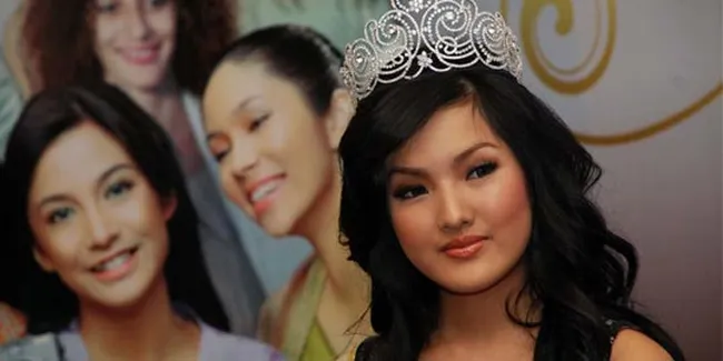 Astrid Ellena Ternyata Anak di Luar Nikah