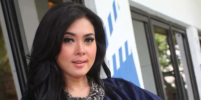 Syahrini Akhirnya Berduet Dengan Sang Adik