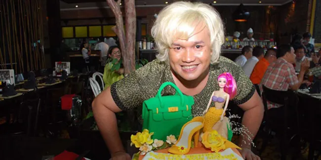 Ulang Tahun, Tata Liem Rayakan Semalam Suntuk