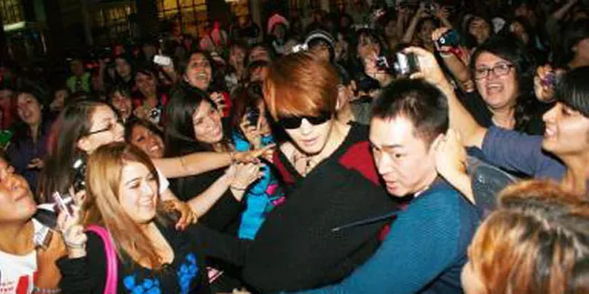 Tiba di Chile, JYJ Disambut Ratusan Fans