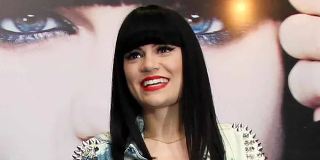 Jessie J Berbicara Lirik Lagu dan Dandanan