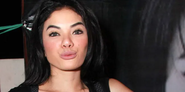 Nikita Mirzani... Sederhana Atau Vulgar Sih?