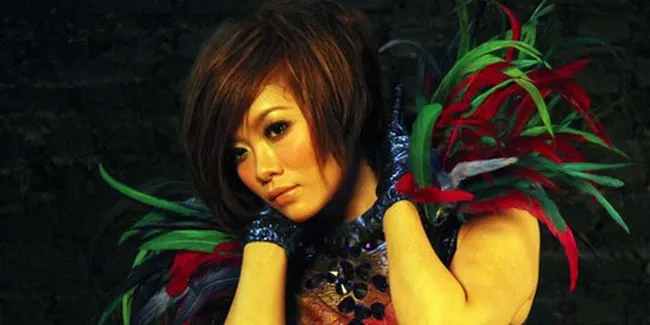 Gwen: Mahadewi Versi Tata dan Puri Tak Tergantikan