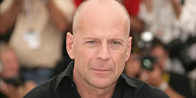Bruce Willis Pamerkan Foto Bayinya
