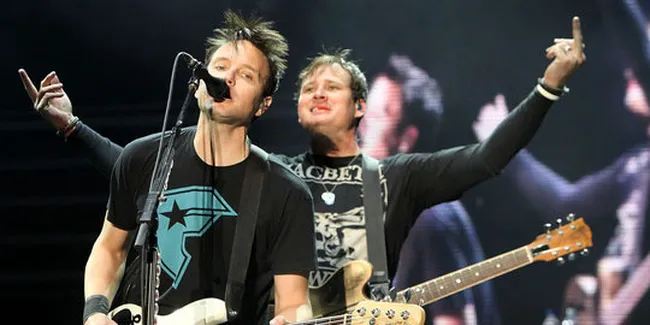Vokalis Blink 182: Selamat Untuk Manchester City