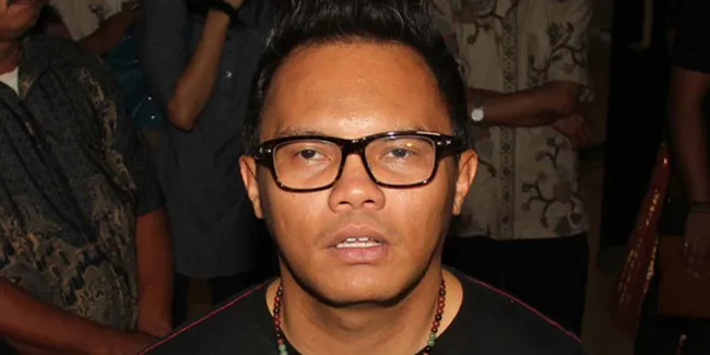 Fans Kerispatih Kawal Pemakaman Mertua Badai