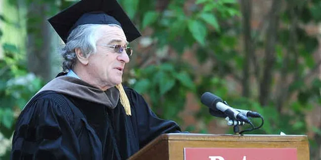Robert De Niro Bangga Tak Lulus SMA