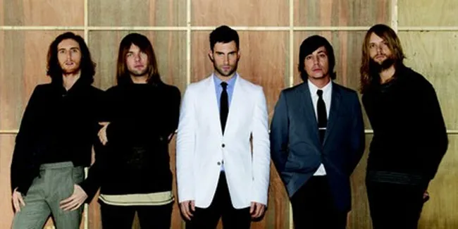 Maroon 5 Palsu Rajai Chart di Inggris