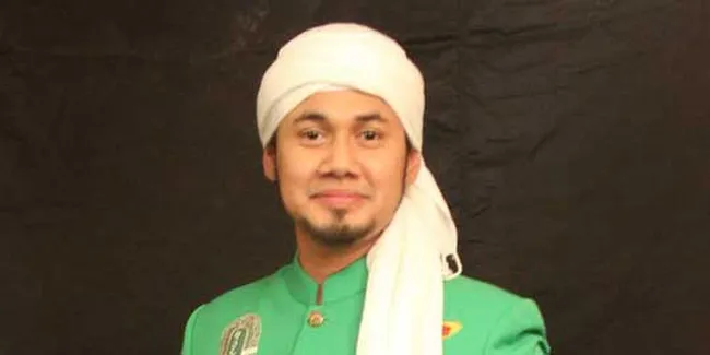 Ustad Guntur Bumi Ingatkan Dosa Lewat 'Bersimpuh di Hadap-Mu'